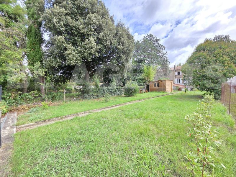 Maison - 234 m² - 8 pièces