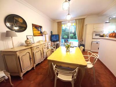 Maison traditionnelle - 275 m² - 15 pièces