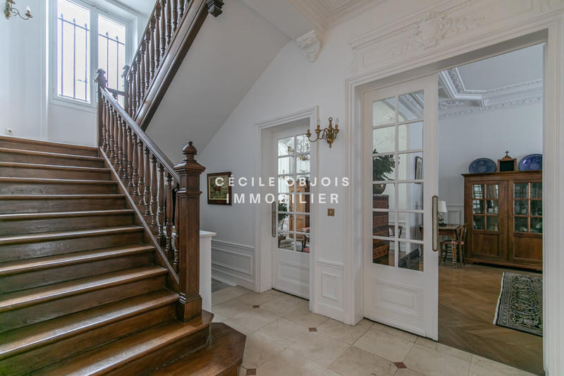 Maison - 272 m² - 11 pièces