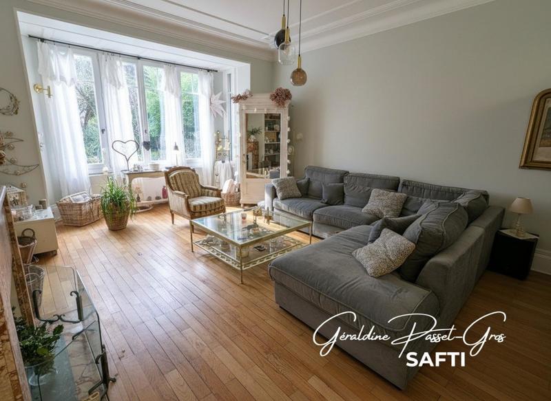 Maison - 220 m² - 8 pièces