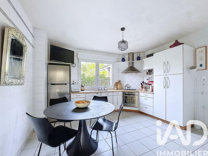 Maison - 217 m² - 8 pièces