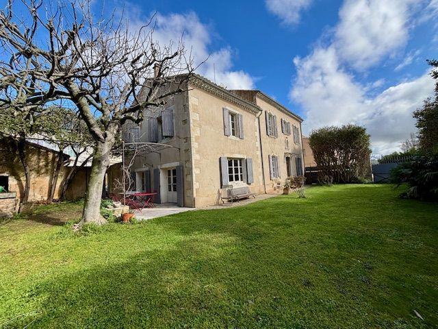 Maison - 260 m² - 9 pièces