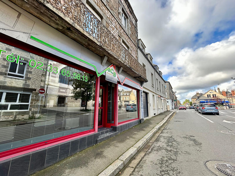 Local commercial - 150 m² - 6 pièces