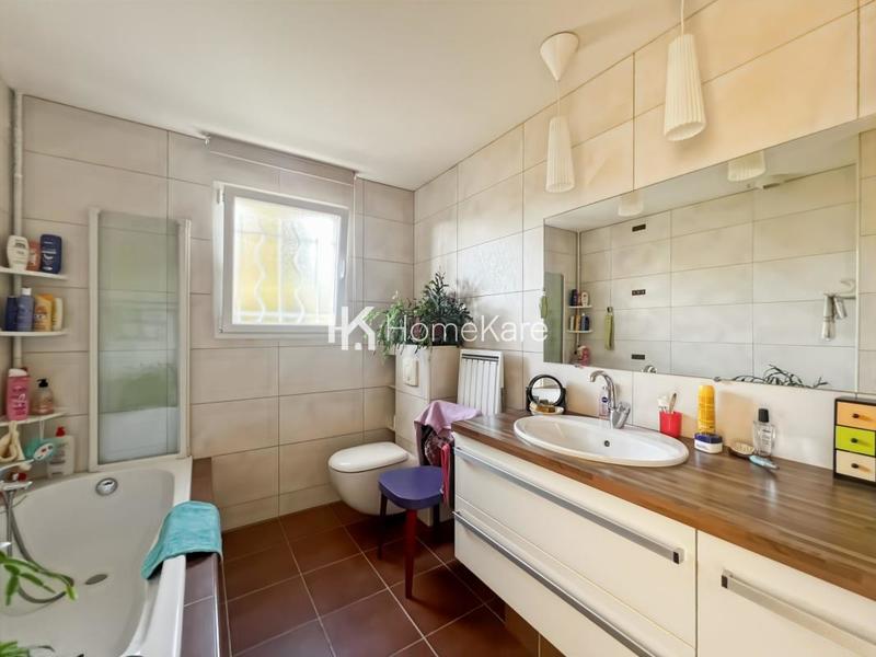 Maison - 180 m² - 7 pièces