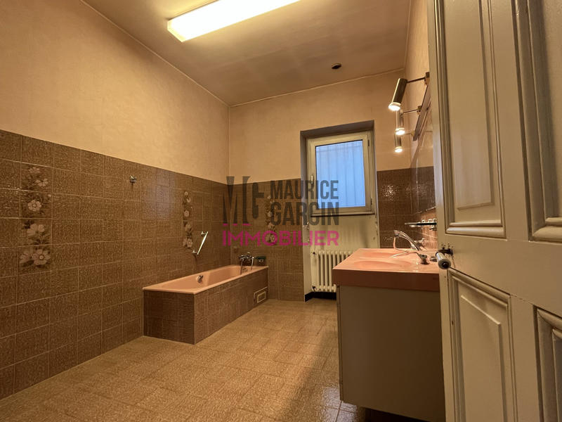 Maison - 239 m² - 7 pièces