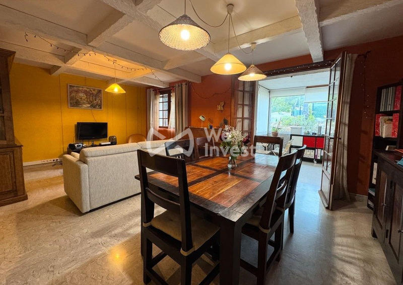 Maison - 235 m² - 8 pièces