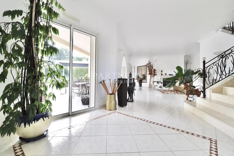 Maison - 320 m² - 8 pièces