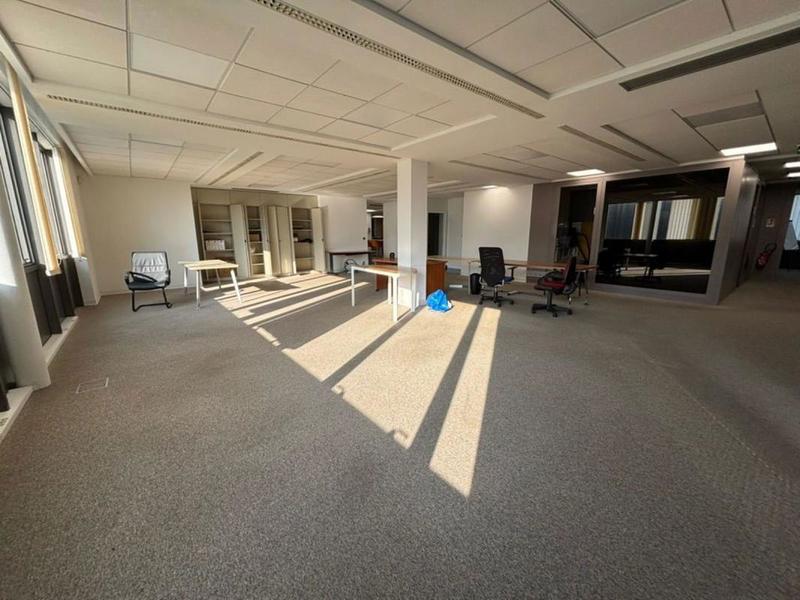 Bureau - 1 500 m²