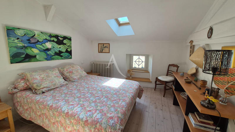 Maison - 379 m² - 12 pièces