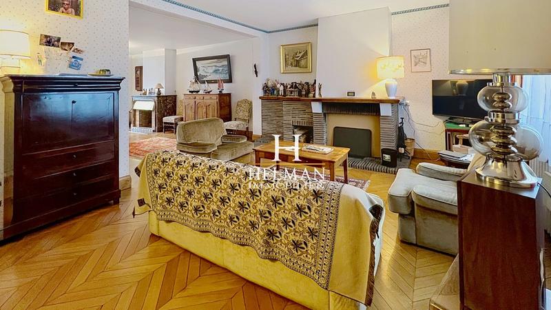 Maison - 424 m² - 9 pièces