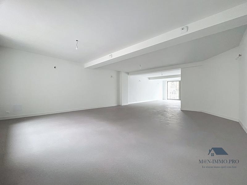 Bureau - 100 m² - 1 pièce