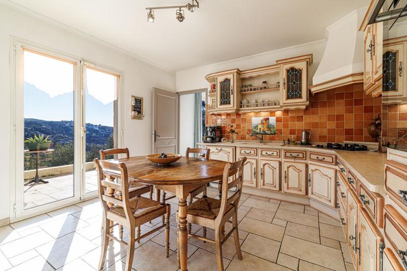 Villa - 240 m² - 7 pièces