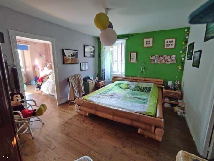 Maison - 212 m² - 7 pièces