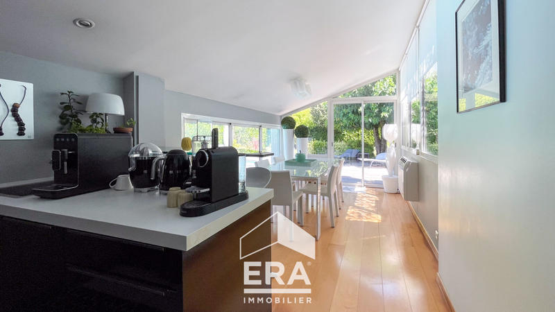 Maison - 260 m² - 8 pièces