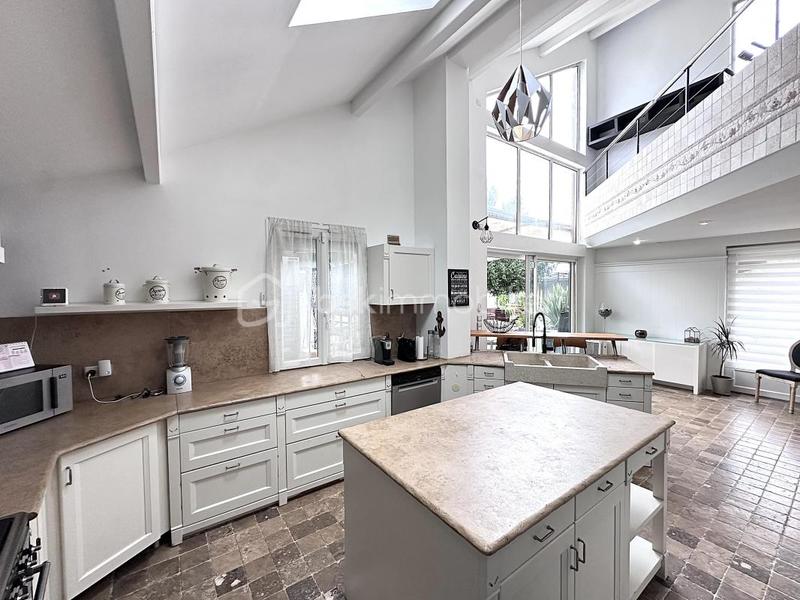 Maison - 265 m² - 8 pièces