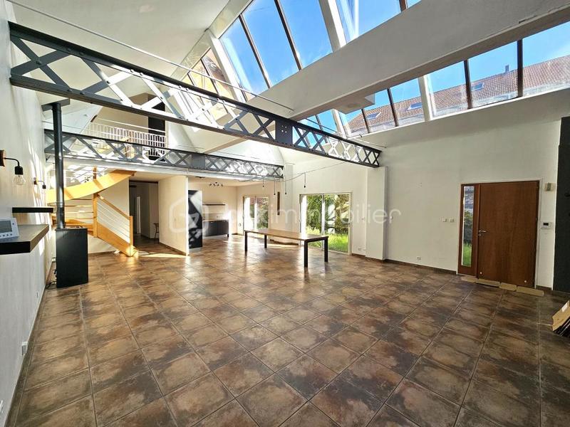 Maison - 202 m² - 8 pièces