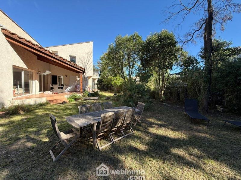 Villa - 220 m² - 10 pièces