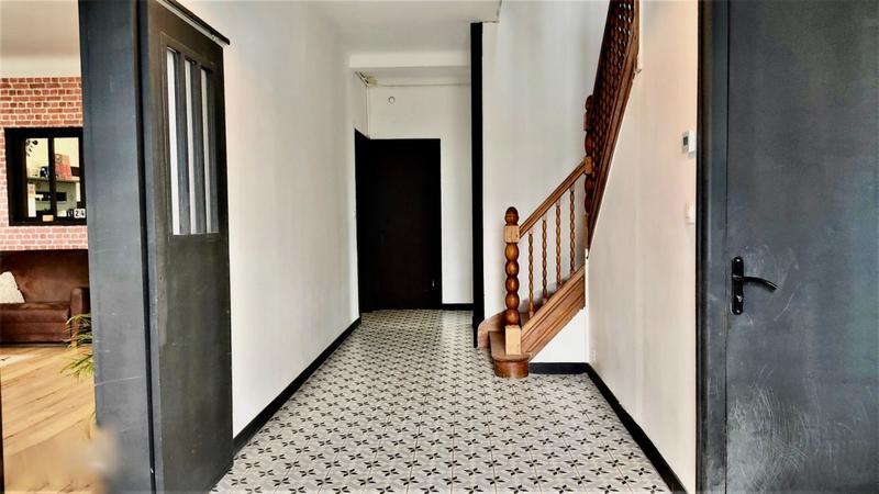 Maison - 275 m² - 7 pièces