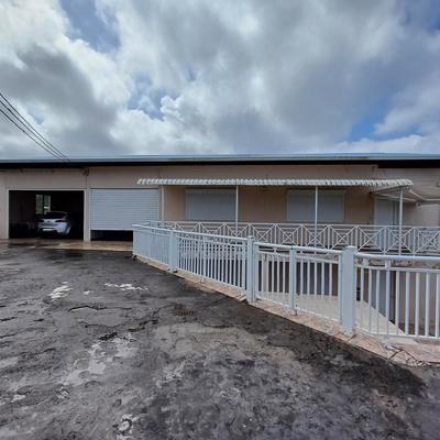 Maison - 350 m² - 10 pièces