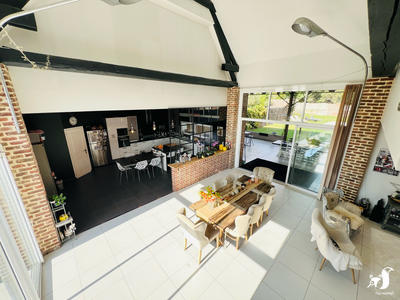 Maison - 250 m² - 9 pièces