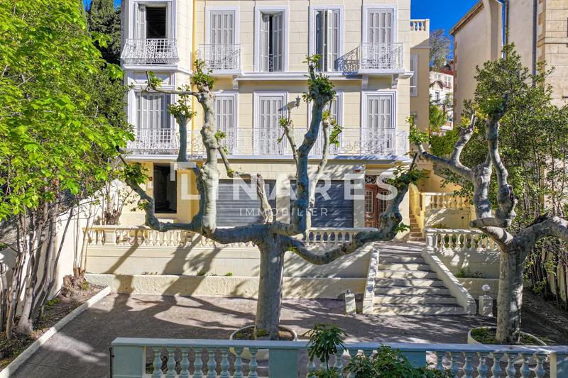 Hôtel particulier - 330 m² - 8 pièces