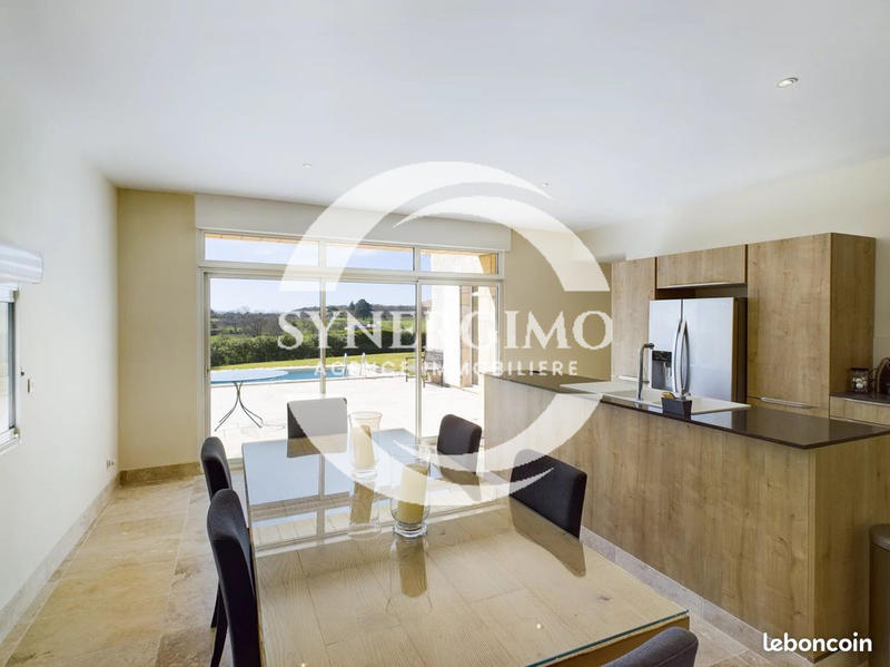 Propriété - 550 m² - 16 pièces