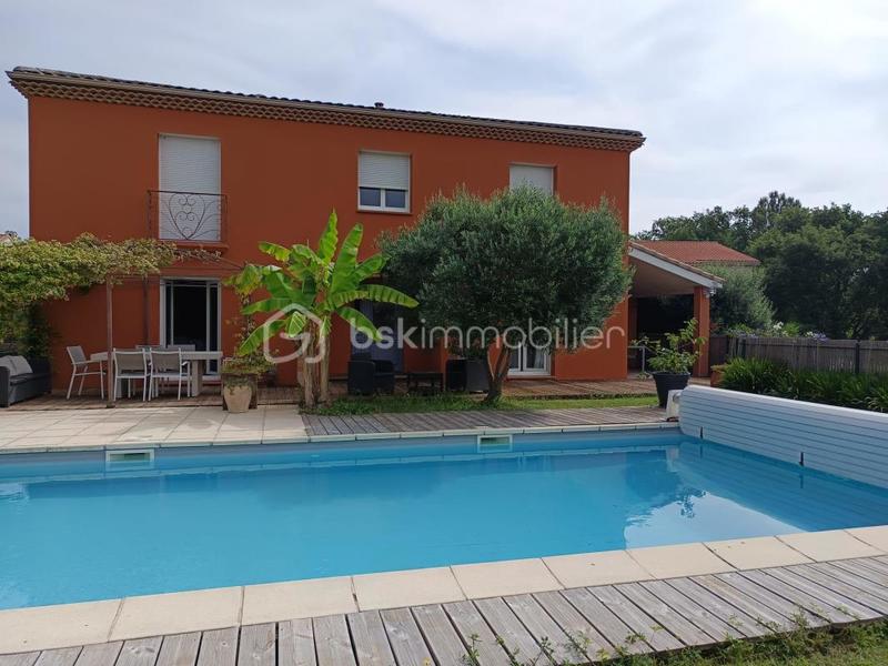 Maison - 230 m² - 7 pièces