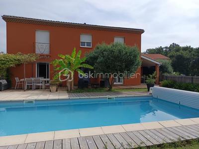 Maison - 230 m² - 7 pièces