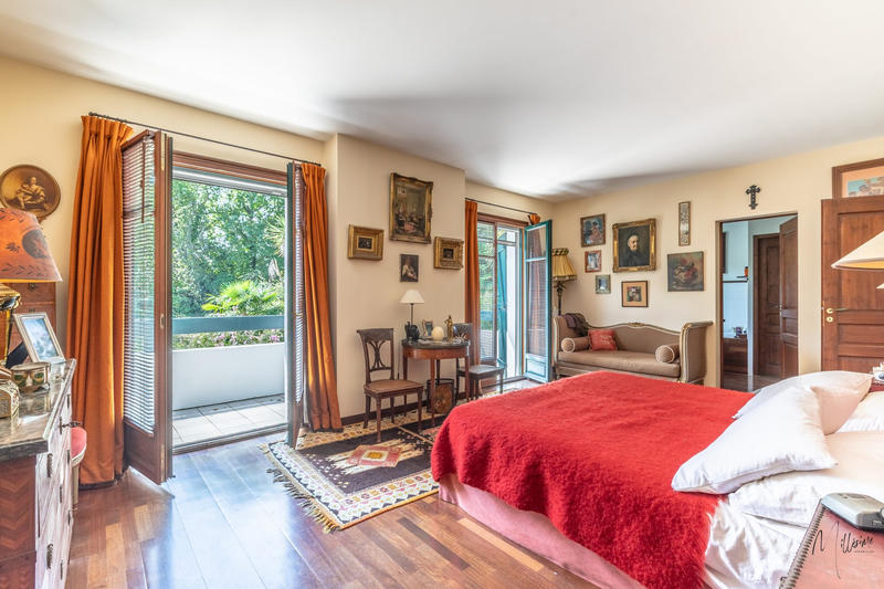 Maison - 209 m² - 6 pièces