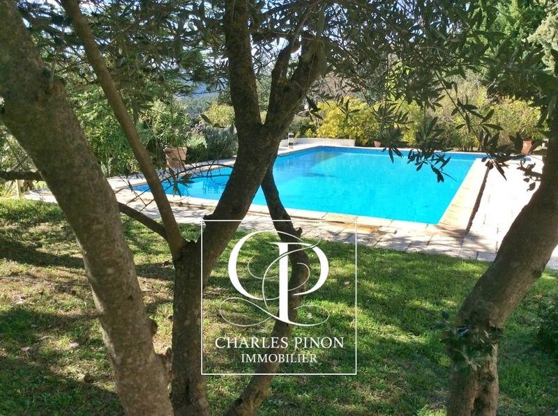 Maison d'architecte - 258 m² - 8 pièces