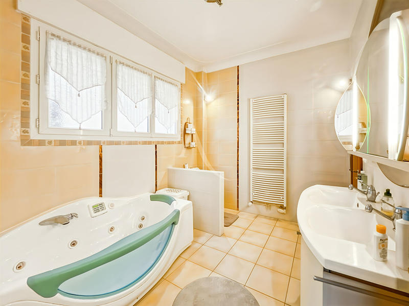 Maison - 188 m² - 7 pièces