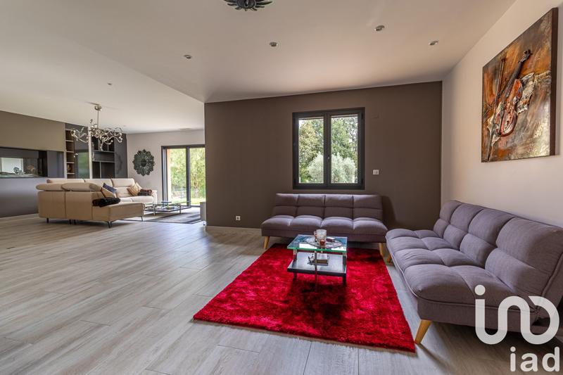 Maison - 640 m² - 12 pièces