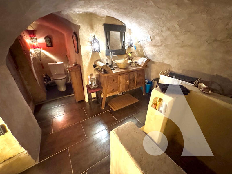 Maison - 284 m² - 9 pièces