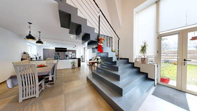 Maison - 211 m² - 8 pièces