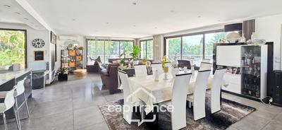 Villa - 240 m² - 7 pièces