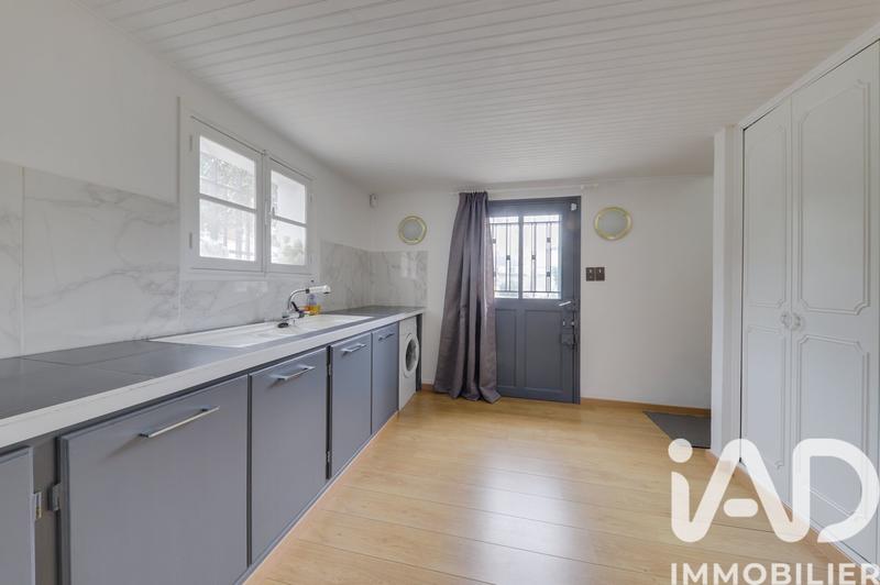 Maison - 230 m² - 8 pièces