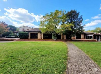 Maison - 1 460 m² - 30 pièces