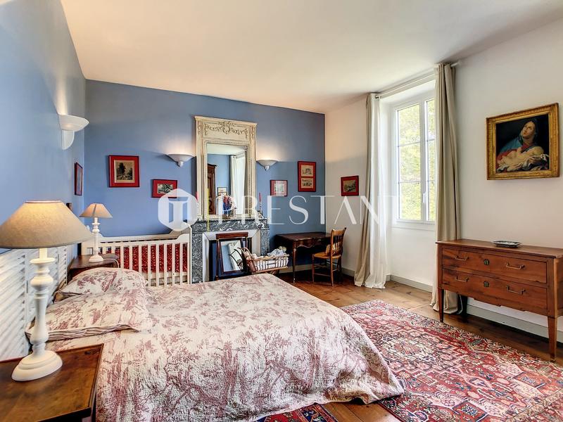 Maison - 380 m² - 12 pièces