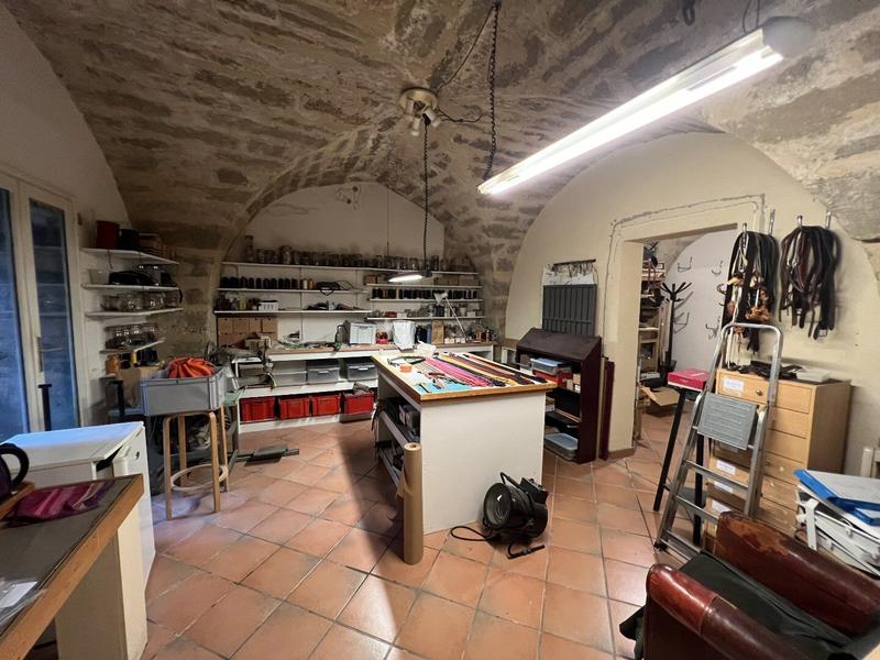 Local commercial - 85 m² - 4 pièces