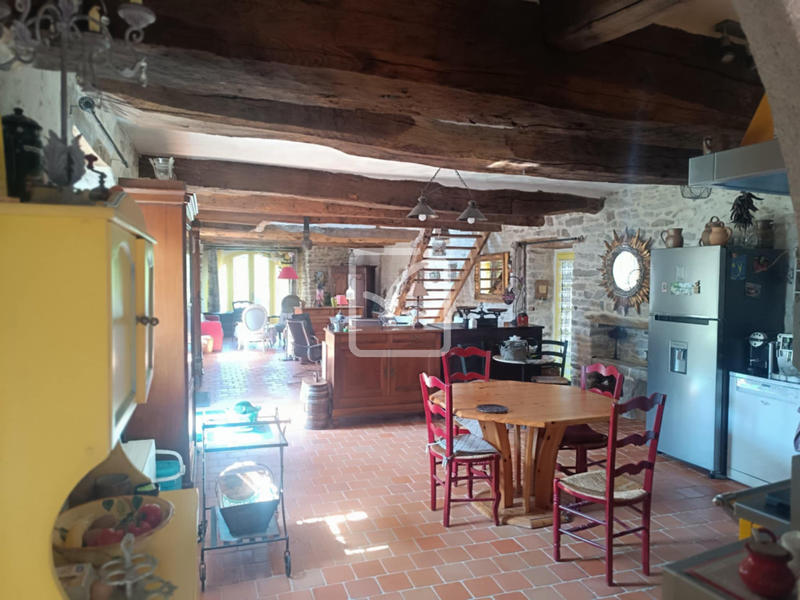 Propriété - 161 m² - 6 pièces