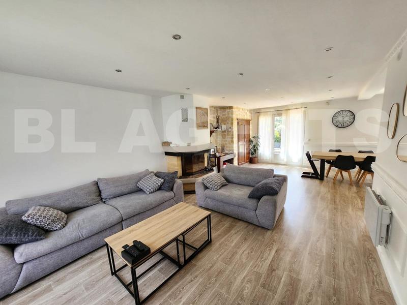 Maison - 200 m² - 9 pièces