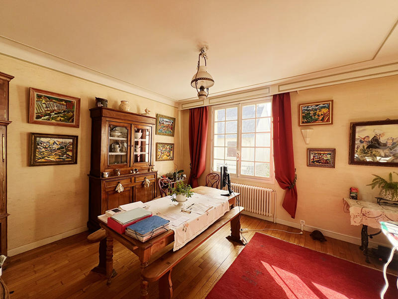 Maison - 208 m² - 7 pièces