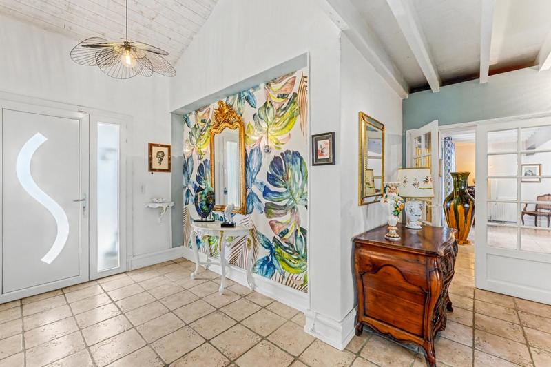 Propriété - 330 m² - 6 pièces