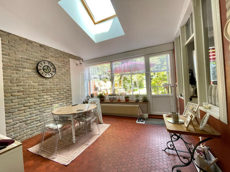 Maison - 220 m² - 9 pièces