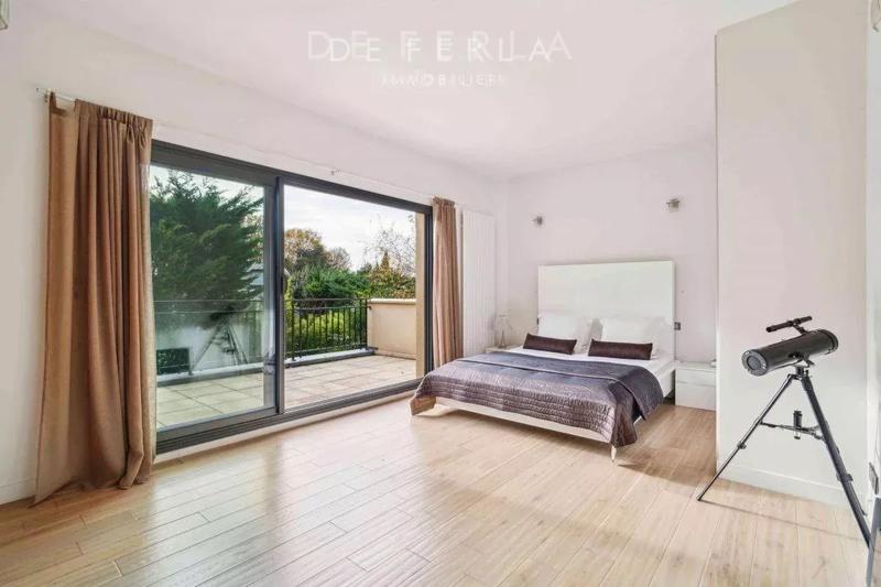 Propriété - 487 m² - 7 pièces