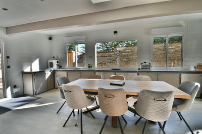 Maison - 220 m² - 8 pièces