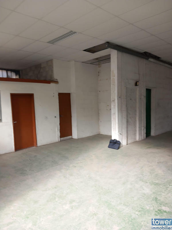 Entrepôt - 160 m²