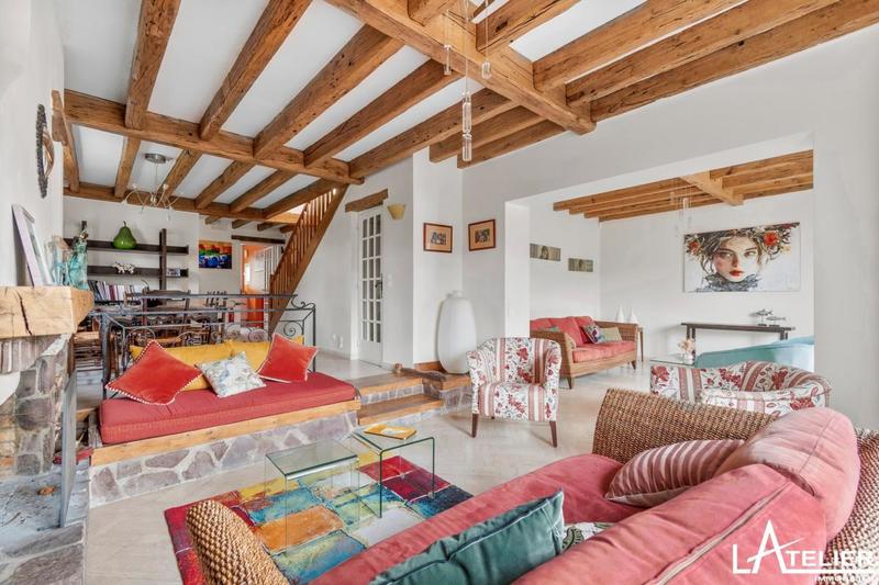 Maison - 230 m² - 8 pièces