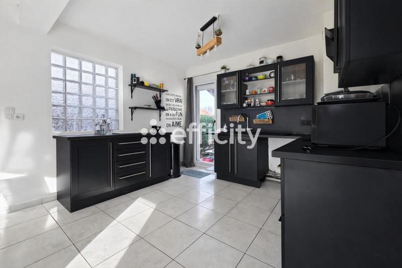 Maison - 104 m² - 5 pièces