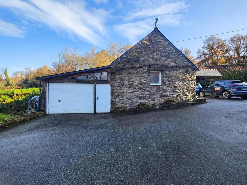 Maison en pierre - 222 m² - 7 pièces